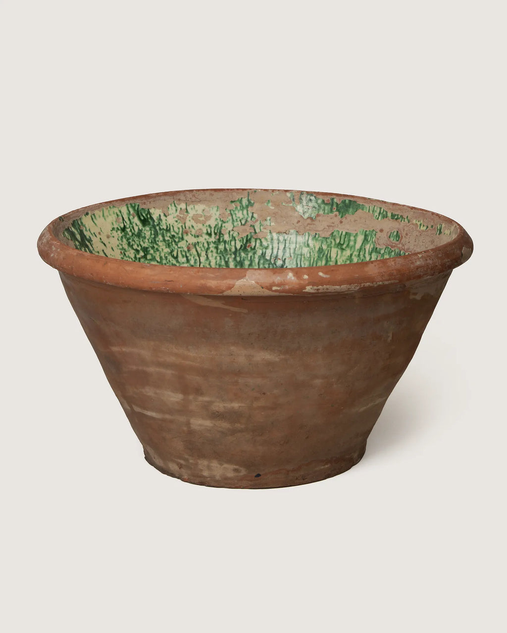 Rare early 20th-century extra-large Apulian terracotta basin featuring a traditional rustic splatterware glaze.