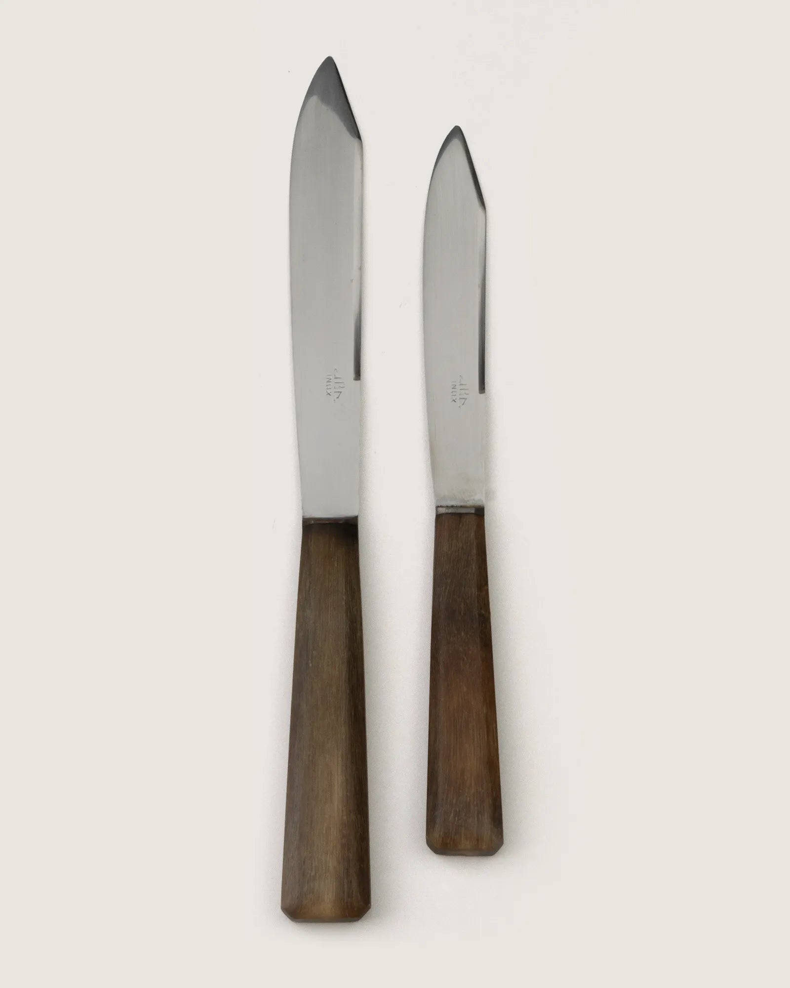 Early 20th-century antique French 16-piece JDA Inox flatware knife set featuring polished dark horn handles.