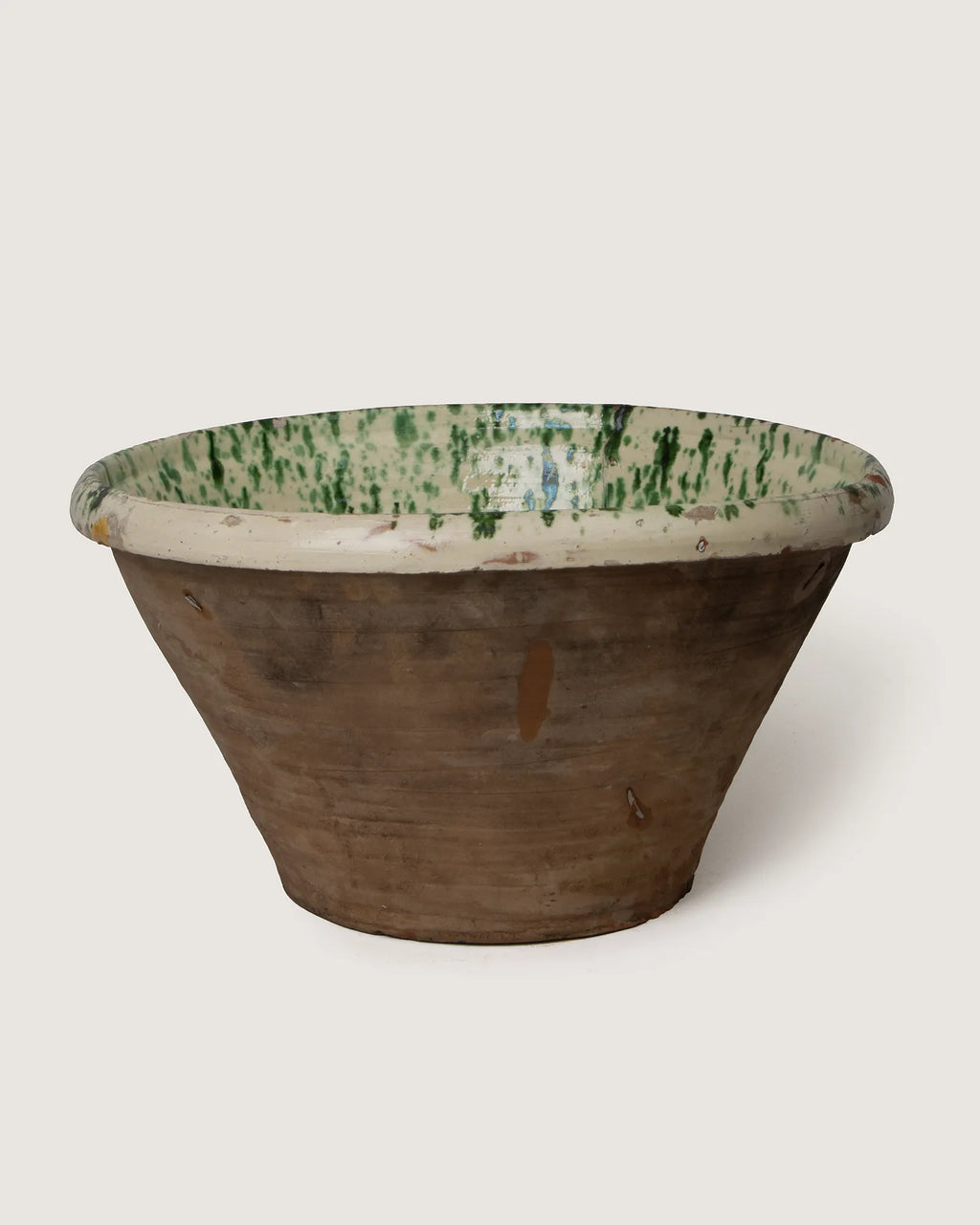 Early 20th-century large Apulian terracotta conca basin with an iconic brown and cream splatterware glaze.