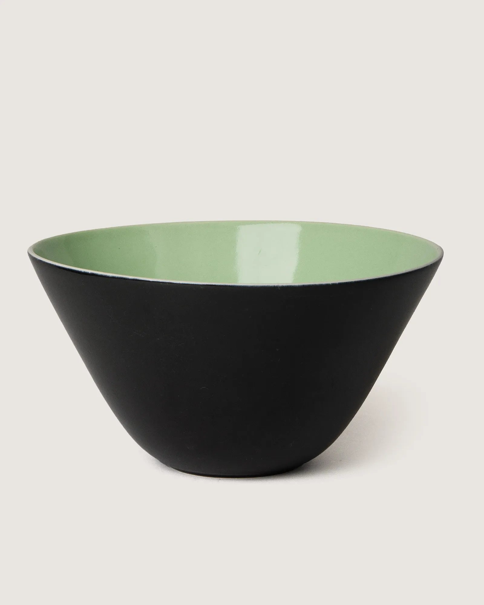 Sleek 1950s mid-century modern Italian ceramic bowl in a striking graphic black and mint green colorway.