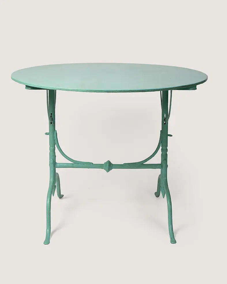Mid-century 1950s Italian round folding garden bistro table in a striking mint green lacquered iron finish. One-of-a-kind vintage garden decor curated by Atelier Bellinzona.