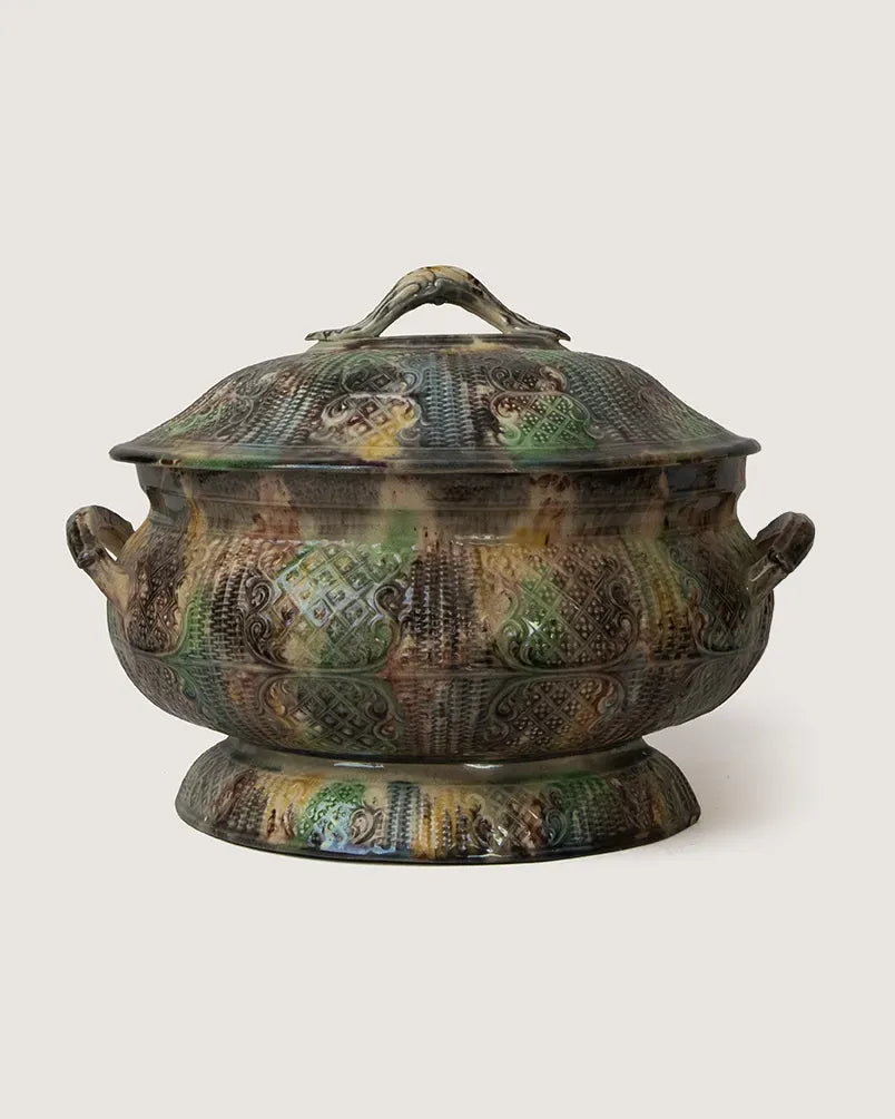 antique monumental
victorian mottled majolica
soup tureen late 19th
century antique ceramic
serving piece fine historic
lead-glazed pottery main
view