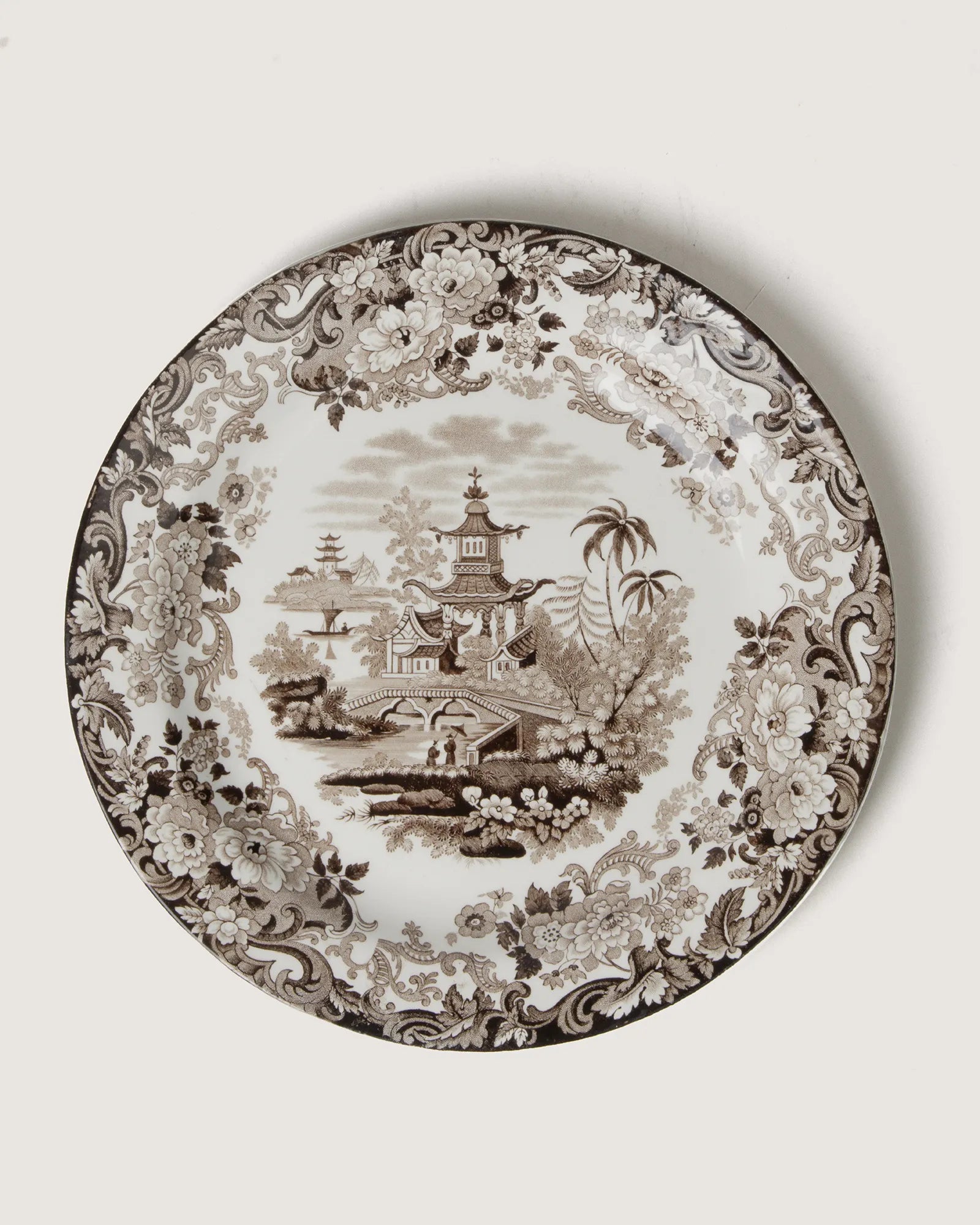 Exquisite set of six late 19th-century antique English Wedgwood dinner plates in traditional brown transferware.